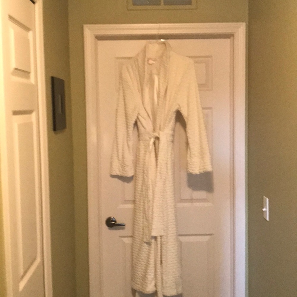 Plush robe ivory colour